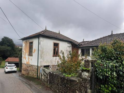 MORADIA PARA RESTAURAR EM  VILA NOVA DE CERVEIRA