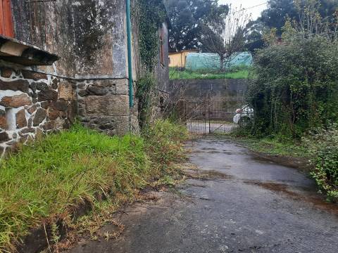 MORADIA PARA RESTAURAR EM  VILA NOVA DE CERVEIRA