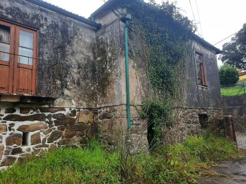 MORADIA PARA RESTAURAR EM  VILA NOVA DE CERVEIRA