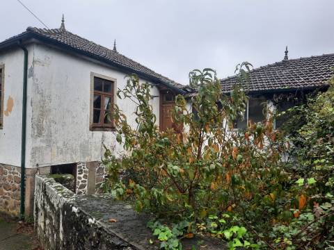 MORADIA PARA RESTAURAR EM  VILA NOVA DE CERVEIRA