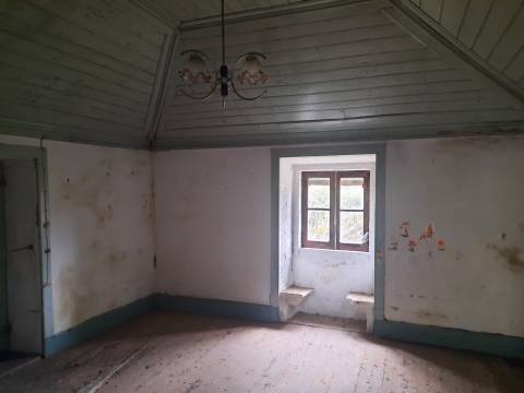 MORADIA PARA RESTAURAR EM  VILA NOVA DE CERVEIRA