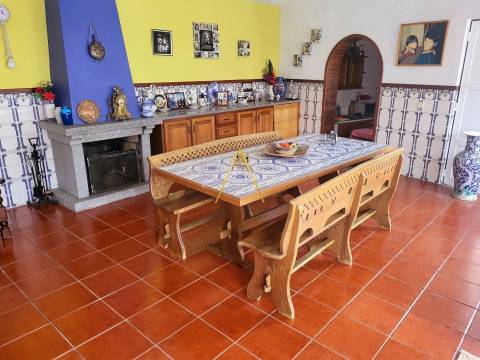 Moradia isolada T5, com uma impressionante área bruta de construção de 390 m²