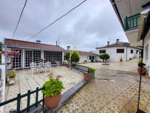 Moradia isolada T5, com uma impressionante área bruta de construção de 390 m²