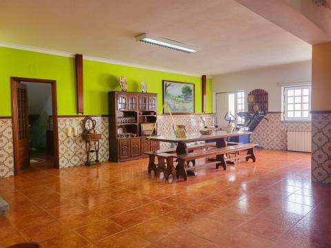 Moradia isolada T5, com uma impressionante área bruta de construção de 390 m²