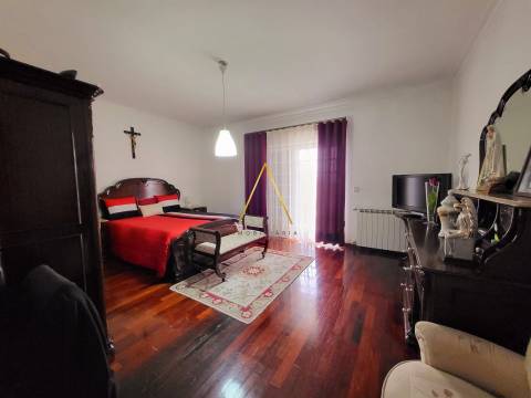 Moradia isolada T5, com uma impressionante área bruta de construção de 390 m²