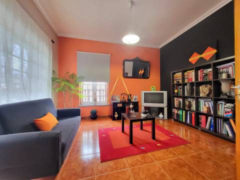 Moradia isolada T5, com uma impressionante área bruta de construção de 390 m²