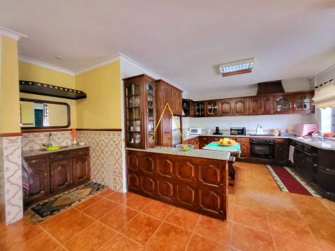 Moradia isolada T5, com uma impressionante área bruta de construção de 390 m²