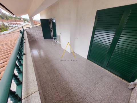 Moradia isolada T5, com uma impressionante área bruta de construção de 390 m²