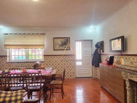 Moradia isolada T5, com uma impressionante área bruta de construção de 390 m²