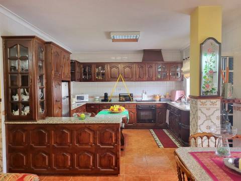 Moradia isolada T5, com uma impressionante área bruta de construção de 390 m²