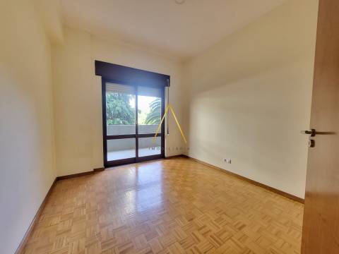 Apartamento T3 para arrendar, situado no centro da cidade.