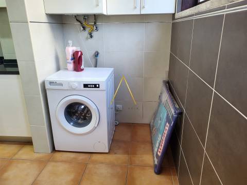 Apartamento T3 para arrendar, situado no centro da cidade.