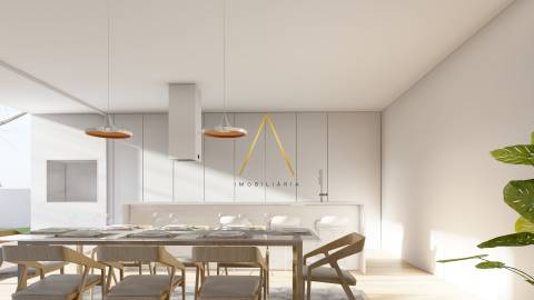 Moradia Geminada T3+1 junto à cidade