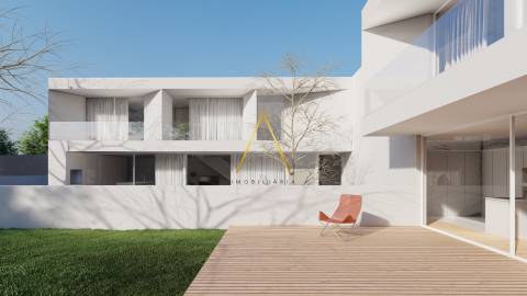 Moradia Geminada T3+1 junto à cidade