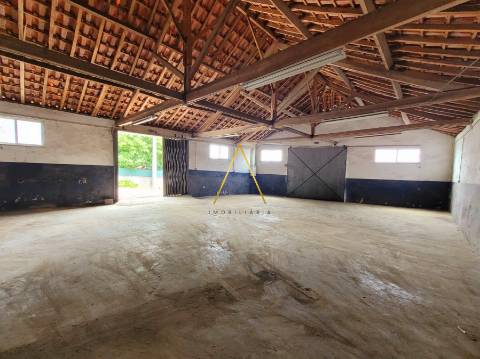 Armazém com 178 m² em Terreno de 288 m² — Afeto a Serviços &#124; Armazém e Oficina