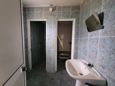 Armazém com 178 m² em Terreno de 288 m² — Afeto a Serviços &#124; Armazém e Oficina