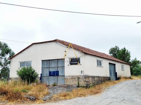 Armazém com 178 m² em Terreno de 288 m² — Afeto a Serviços &#124; Armazém e Oficina