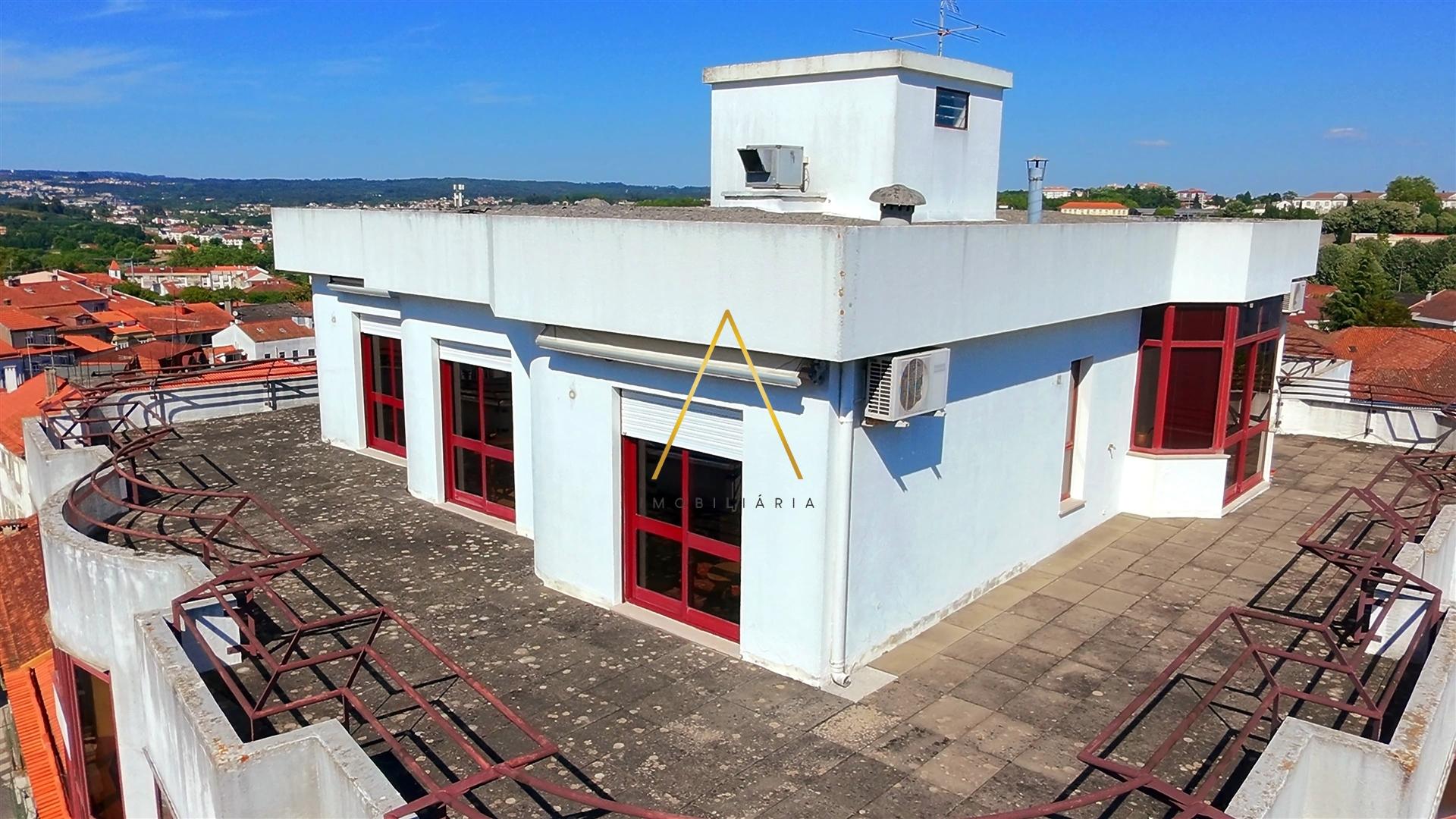 Exclusivo Apartamento T3 Recuado com Terraço de Sonho – Centro da Cidade