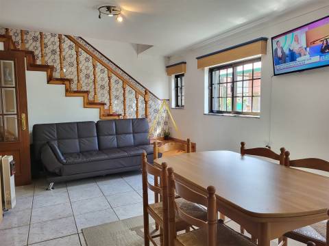 Moradia T2+2 Venda em Silgueiros,Viseu