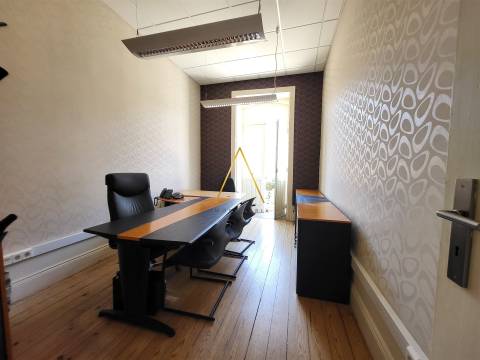 Espaço para Escritório/Serviços no Centro da Cidade – 225,5 m²