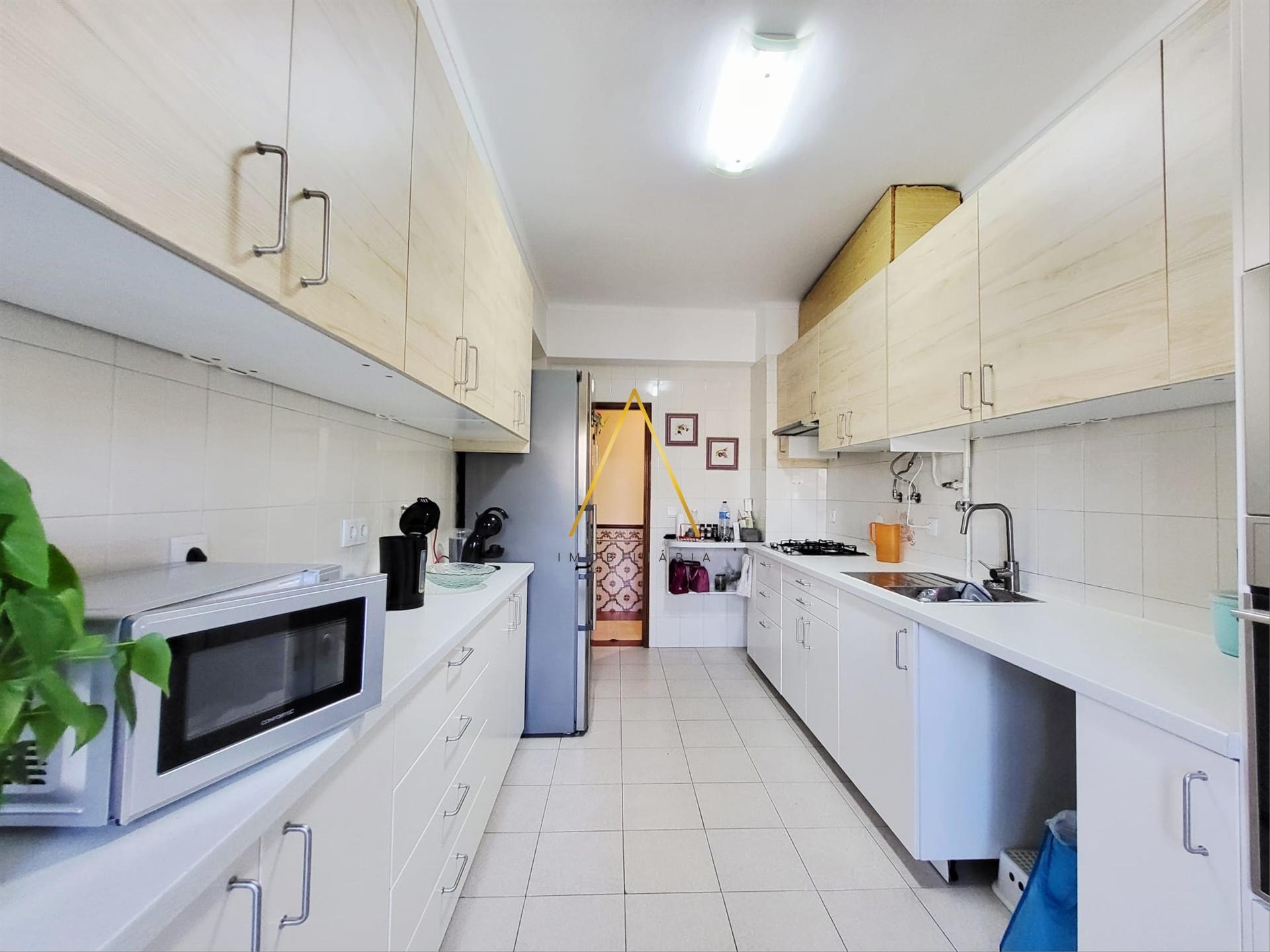 Apartamento T3, com Terraço