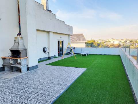 Apartamento T3, com Terraço