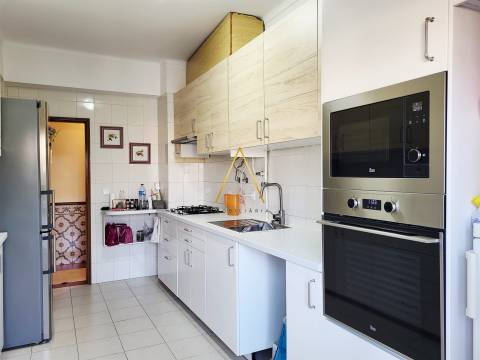 Apartamento T3, com Terraço