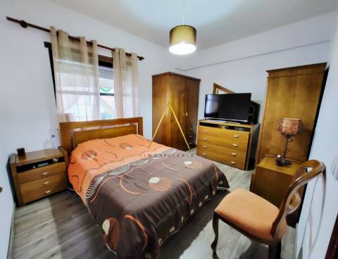 Apartamento T3 com terraço, localizado no centro da cidade.