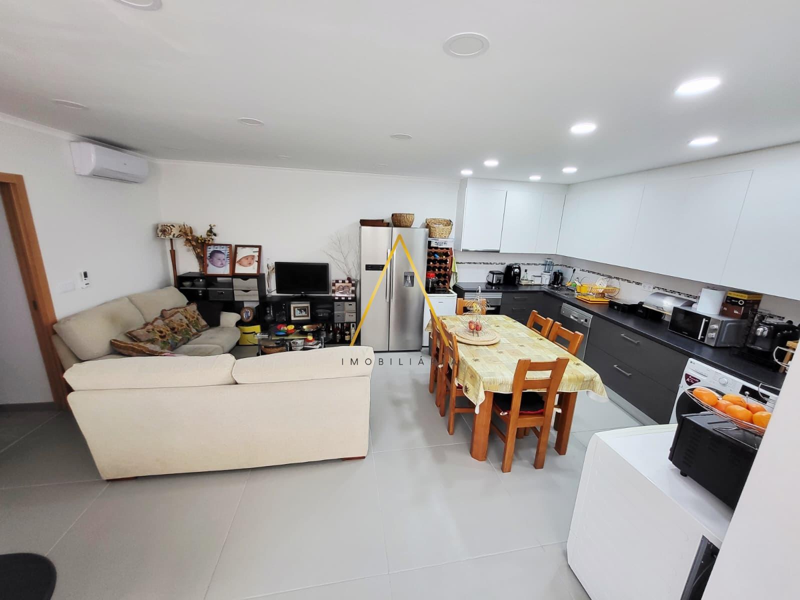 Moradia Unifamilar T3 com Logradouro e Terraço.