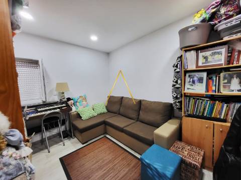 Moradia Unifamilar T3 com Logradouro e Terraço.