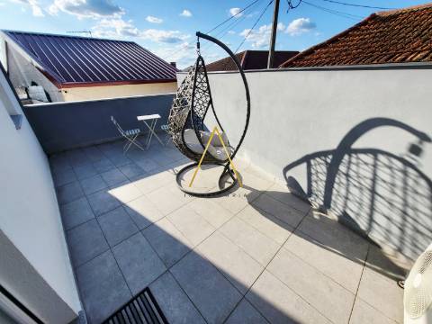 Moradia Unifamilar T3 com Logradouro e Terraço.