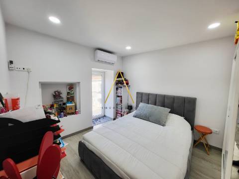 Moradia Unifamilar T3 com Logradouro e Terraço.