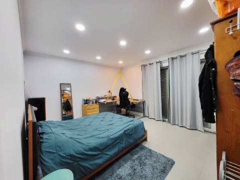 Moradia Unifamilar T3 com Logradouro e Terraço.