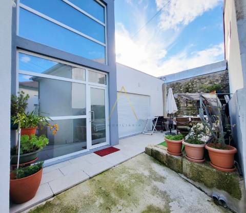 Moradia Unifamilar T3 com Logradouro e Terraço.