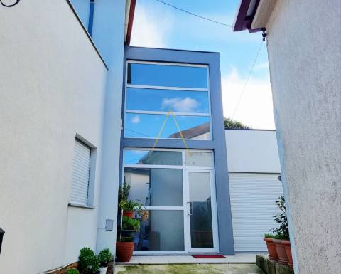 Moradia Unifamilar T3 com Logradouro e Terraço.