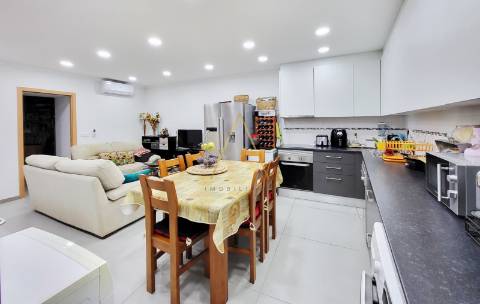 Moradia Unifamilar T3 com Logradouro e Terraço.