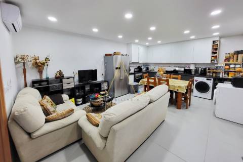 Moradia Unifamilar T3 com Logradouro e Terraço.