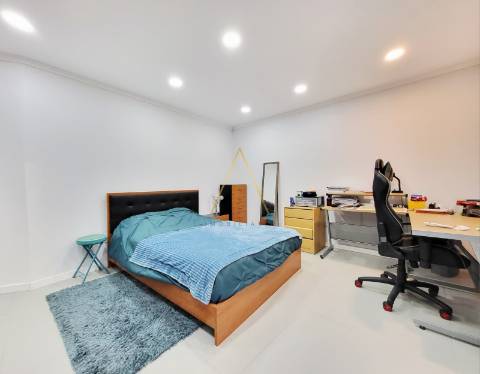 Moradia Unifamilar T3 com Logradouro e Terraço.