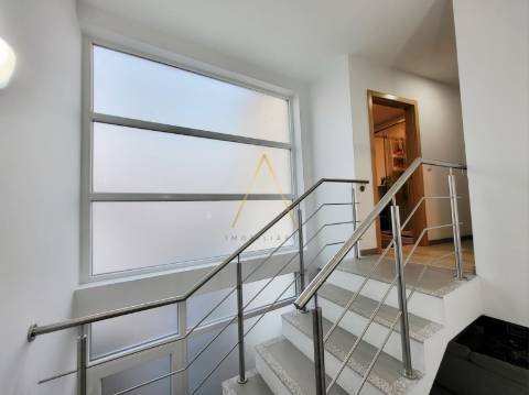 Moradia Unifamilar T3 com Logradouro e Terraço.