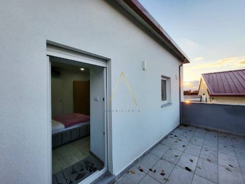 Moradia Unifamilar T3 com Logradouro e Terraço.