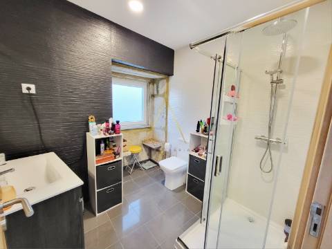 Moradia Unifamilar T3 com Logradouro e Terraço.