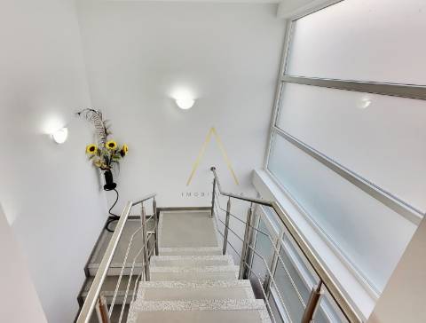 Moradia Unifamilar T3 com Logradouro e Terraço.