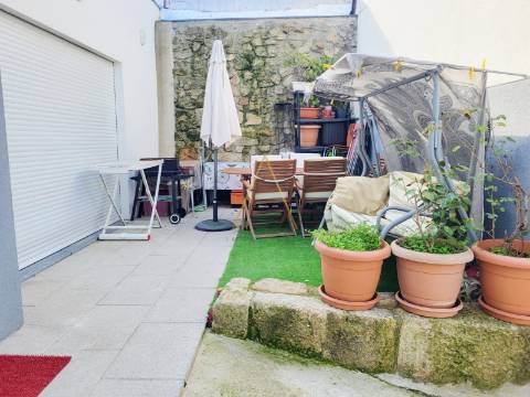 Moradia Unifamilar T3 com Logradouro e Terraço.