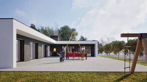 Moradia Isolada T4, inserida em 1352 m2 de terreno.