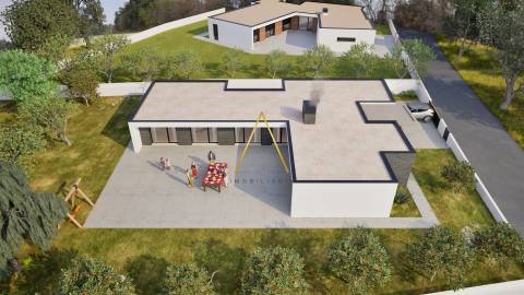 Moradia Isolada T4, inserida em 1352 m2 de terreno.