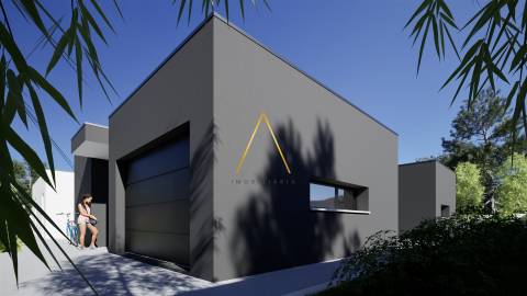 Moradia Isolada T3, inserida em 663 m2 de terreno.