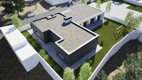 Moradia Isolada T3, inserida em 663 m2 de terreno.