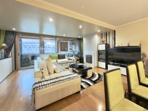 Apartamento T3 Venda em Mafamude e Vilar do Paraíso,Vila Nova de Gaia