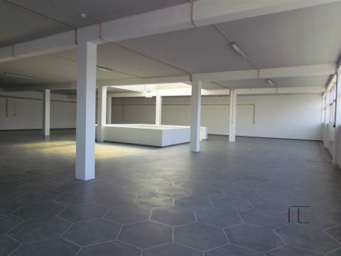 Armazém  Arrendamento em Fânzeres e São Pedro da Cova,Gondomar