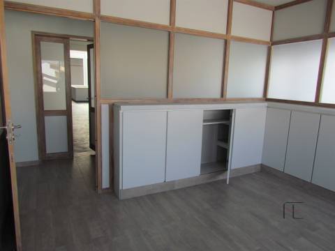 Armazém  Arrendamento em Fânzeres e São Pedro da Cova,Gondomar